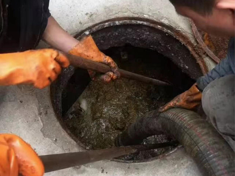 安宁清理化粪池时如何避免沼气的危害?